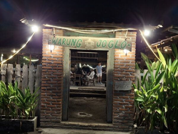 Warung Joglo Tepi Sawah Prasmanan