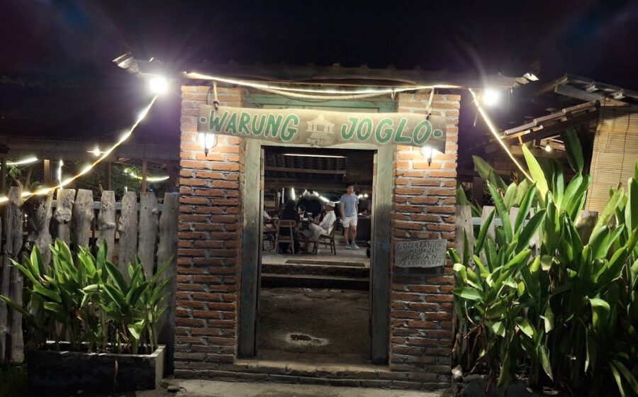 Warung Joglo Tepi Sawah Prasmanan
